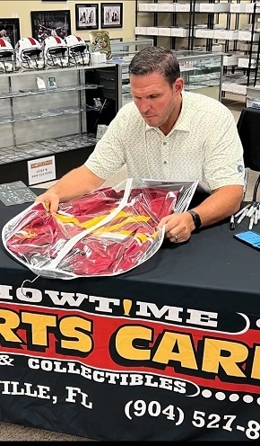 Showtime Sports Cards of Jax's Tony Boselli With His Old Jersey Signing